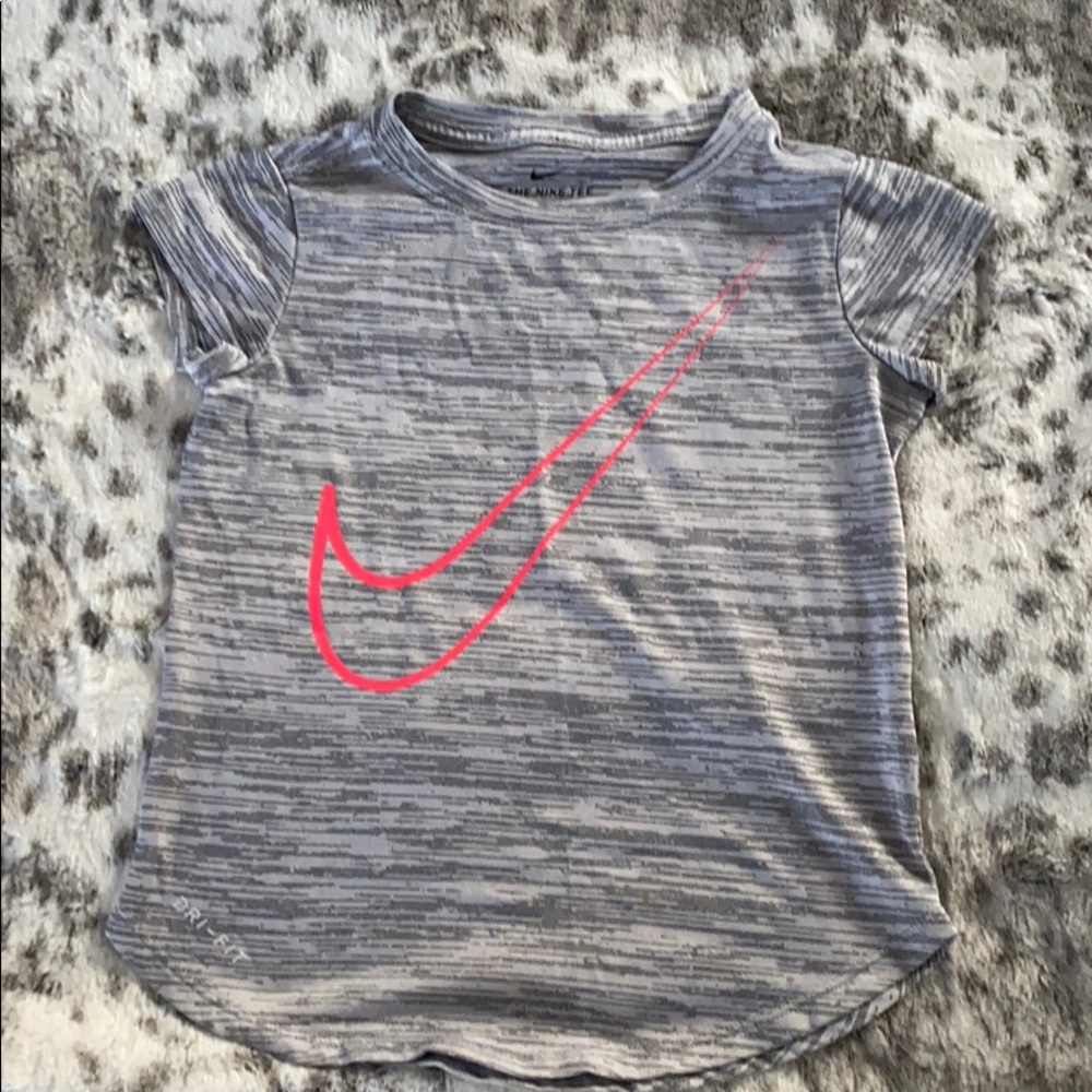 Like New KIDS Nike Swoosh Heathered Grey T-Shirt